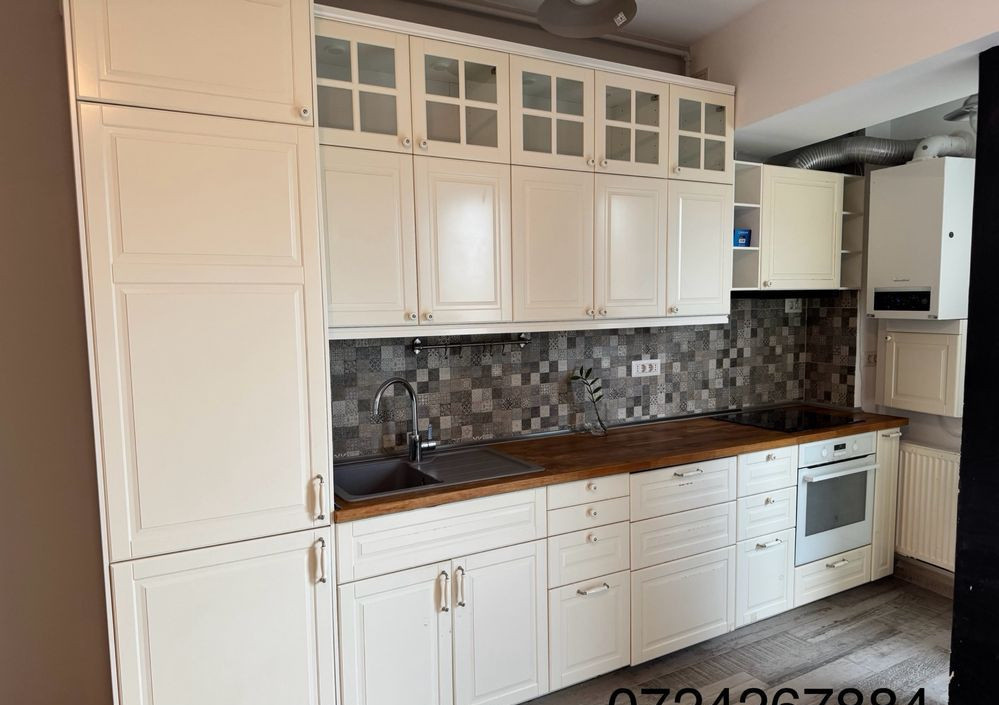 Apartament decomandat cu 3 camere  in zona Central 