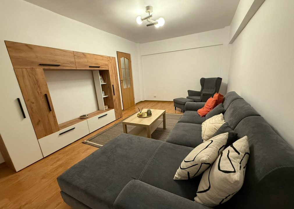 Apartament decomandat cu 2 camere  in zona Stefan cel Mare 