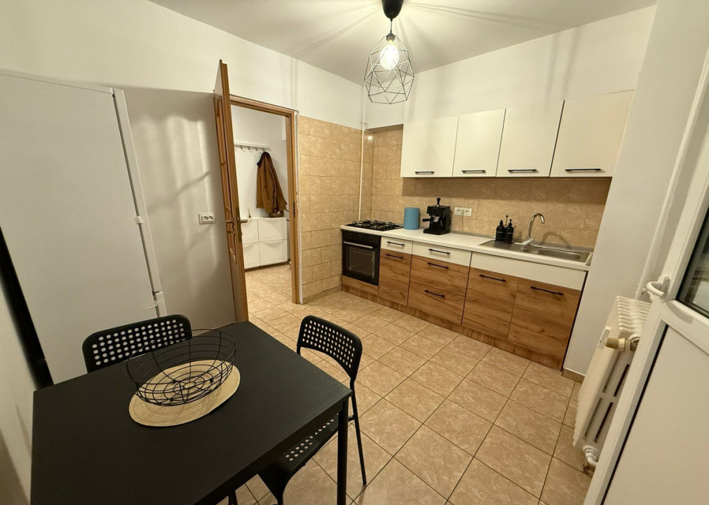 Apartament decomandat cu 2 camere  in zona Stefan cel Mare 