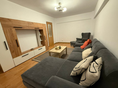 Apartament decomandat cu 2 camere  in zona Stefan cel Mare 