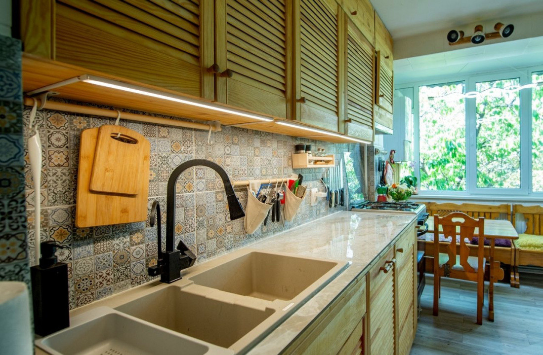 Apartament decomandat cu 3 camere  in zona Titan 