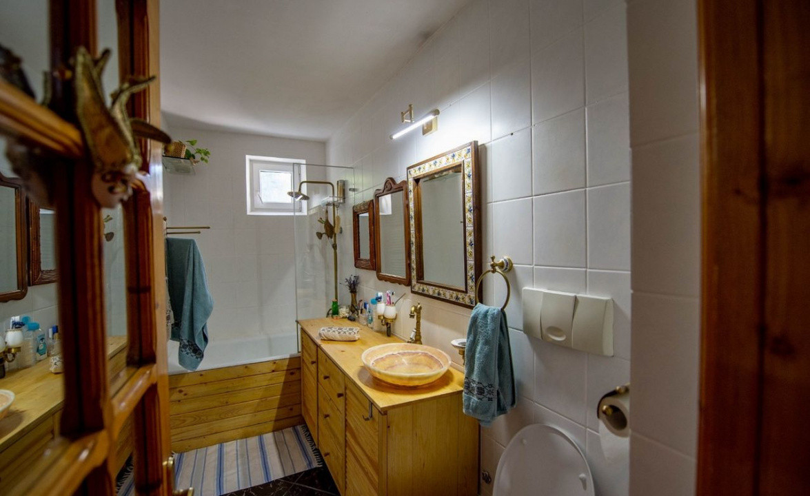 Apartament decomandat cu 3 camere  in zona Titan 