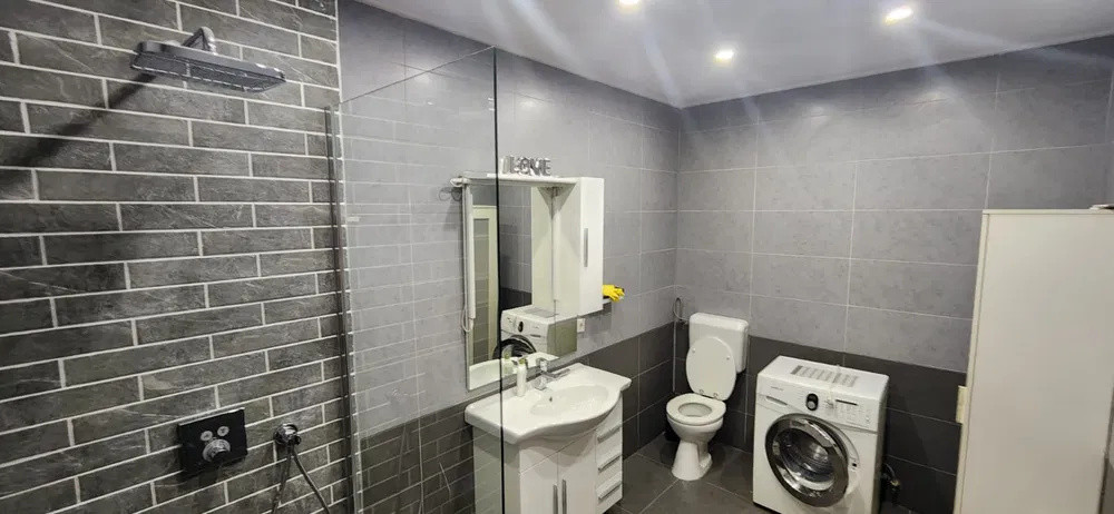 Vila de inchiriat 4 camere, Otopeni l Parcare subterana