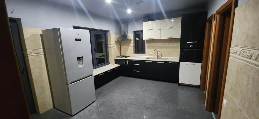 Vila de inchiriat 4 camere, Otopeni l Parcare subterana