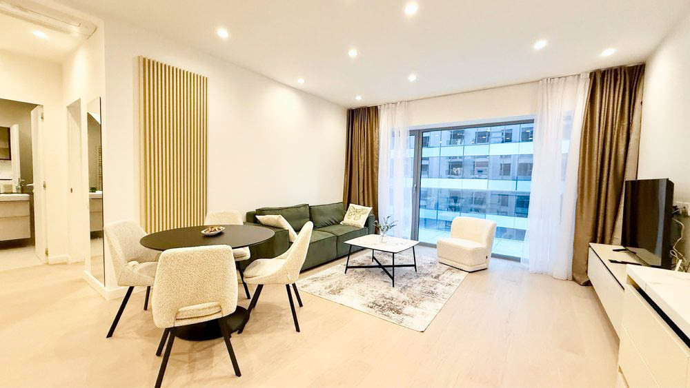 Pipera Courtyard 5' Promenada Spatios Luminos Echipat Full Bl NOU