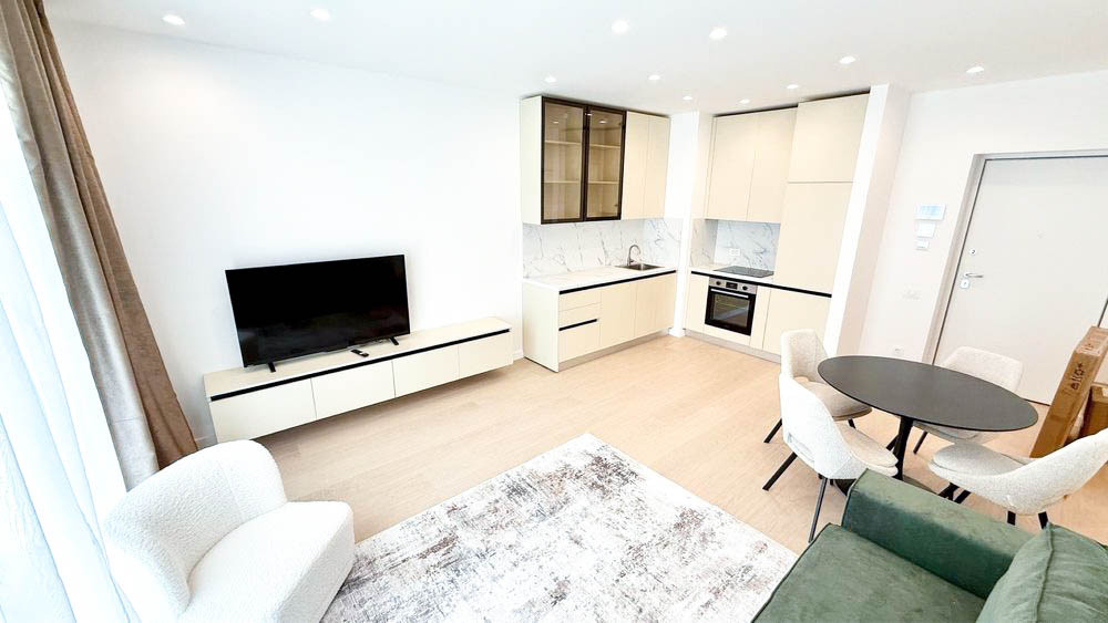 Pipera Courtyard 5' Promenada Spatios Luminos Echipat Full Bl NOU