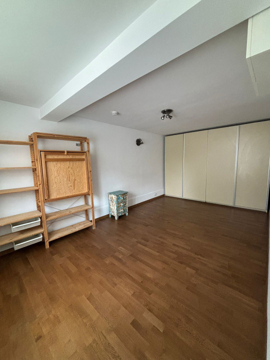 Vila individuala 200 mp, 4 camere, 3 bai, parcare, gradina zona Pipera