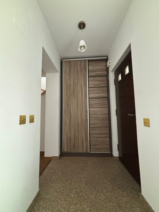 Vila individuala 200 mp, 4 camere, 3 bai, parcare, gradina zona Pipera