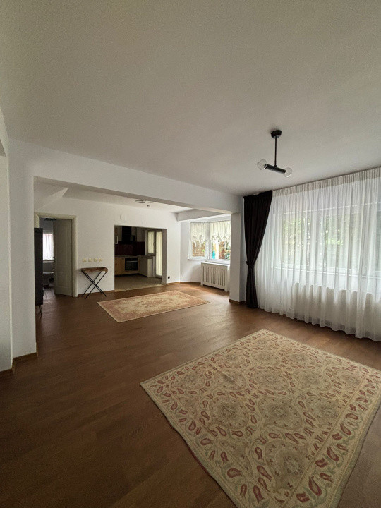 Vila individuala 200 mp, 4 camere, 3 bai, parcare, gradina zona Pipera
