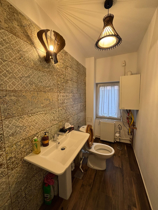 Vila individuala 200 mp, 4 camere, 3 bai, parcare, gradina zona Pipera