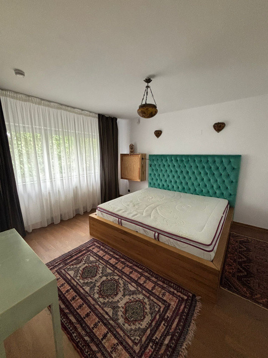 Vila individuala 200 mp, 4 camere, 3 bai, parcare, gradina zona Pipera