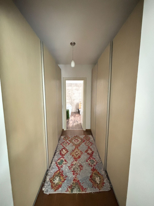Vila individuala 200 mp, 4 camere, 3 bai, parcare, gradina zona Pipera