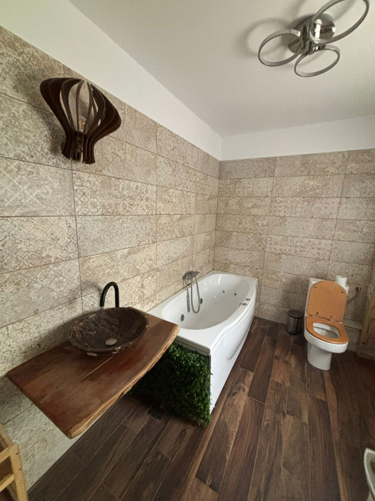 Vila individuala 200 mp, 4 camere, 3 bai, parcare, gradina zona Pipera