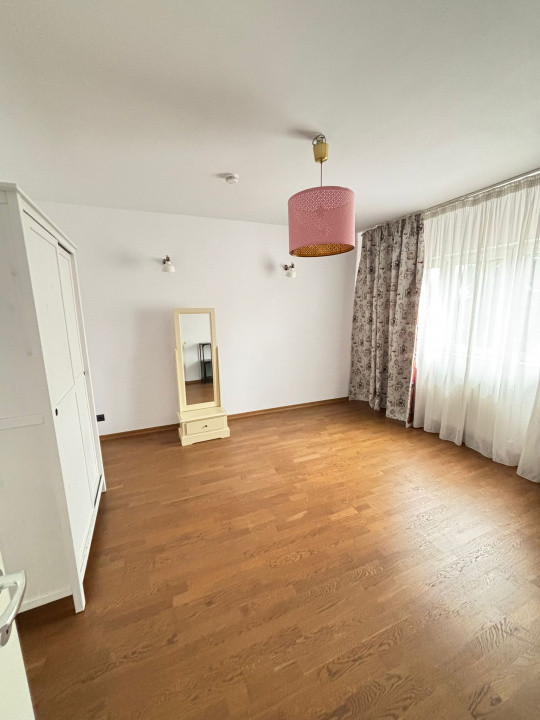 Vila individuala 200 mp, 4 camere, 3 bai, parcare, gradina zona Pipera