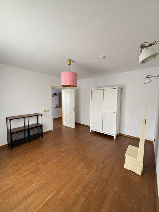 Vila individuala 200 mp, 4 camere, 3 bai, parcare, gradina zona Pipera