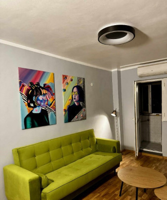 Garsoniera moderna, la cheie, bloc 1984, parc Regina Maria, zona Turda