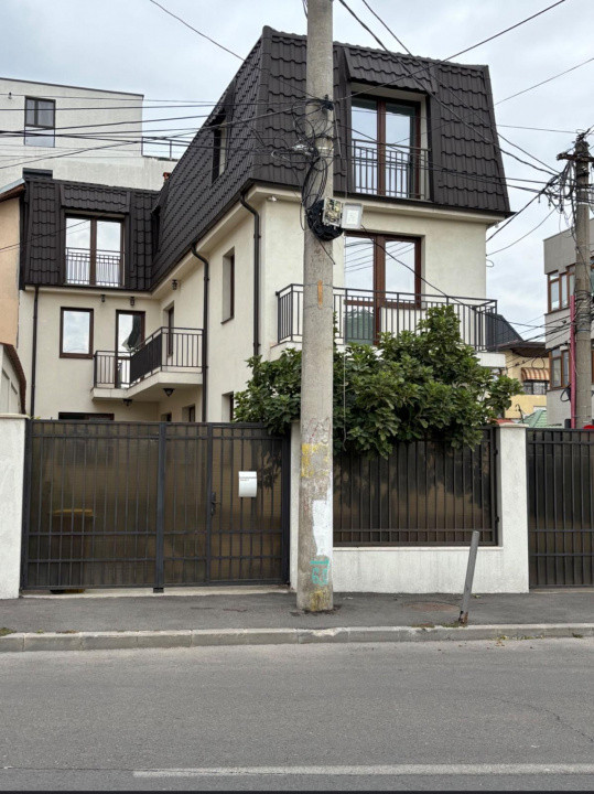 Vila de inchiriat | Tineretului | 8 camere