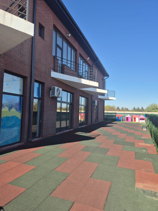 Spațiu Comercial de VÂNZARE – British Village, Tunari 