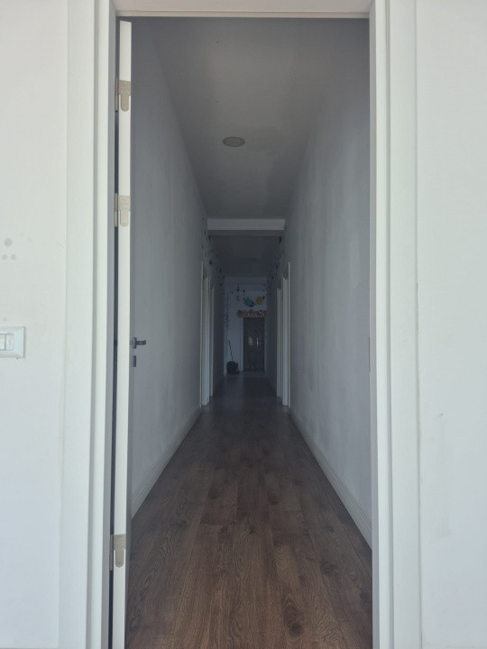 Spațiu Comercial de VÂNZARE – British Village, Tunari 