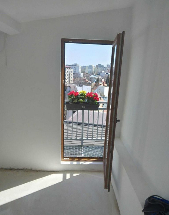 Apartament 3 camere 105 mp, et. 6, terasa, garaj, bloc 2012, zona Dacia Eminescu