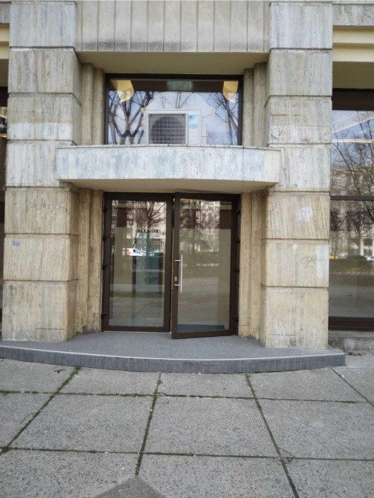 Spatiu comercial parter, stradal, 87 mp,  vitrina, centrala proprie, zona Unirii
