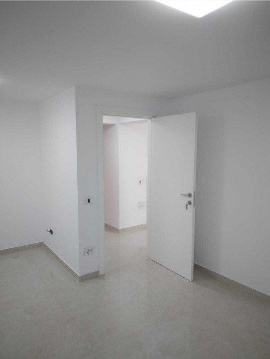 Spatiu comercial parter, stradal, 87 mp,  vitrina, centrala proprie, zona Unirii