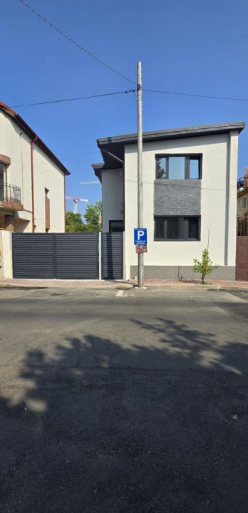 Vila individuala 10 camere, 2025, 10 bai, curte libera 125 mp, zona Mall Vitan 