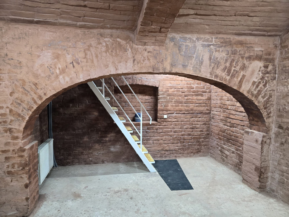 Spatiu comercial stradal, 200 mp, terasa, Horeca, zona Dacia