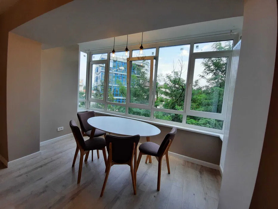 De inchiriat apartament  cu 3 camere  in Aviatorilor 