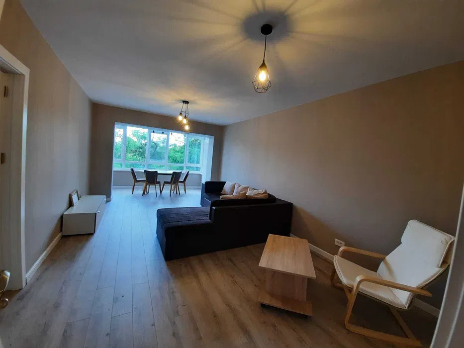 De inchiriat apartament  cu 3 camere  in Aviatorilor 