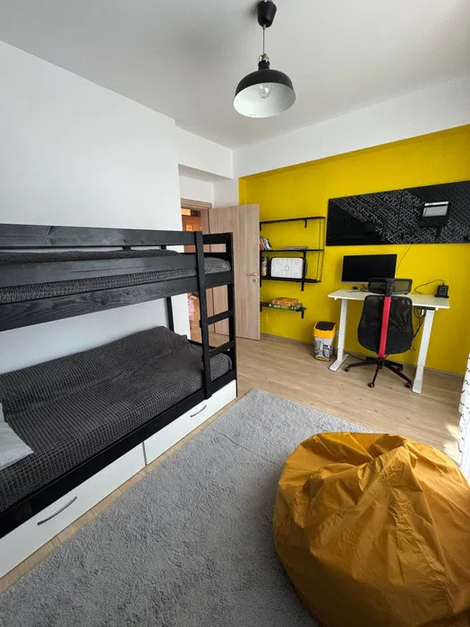 de inchiriat apartament  cu 3 camere  in Damaroaia 