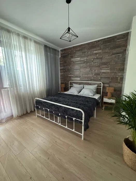 de inchiriat apartament  cu 3 camere  in Damaroaia 