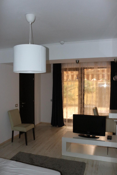 Apartament cu 3 camere în Herăstrău, grădină proprie