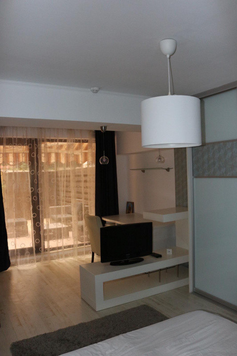 Apartament cu 3 camere în Herăstrău, grădină proprie