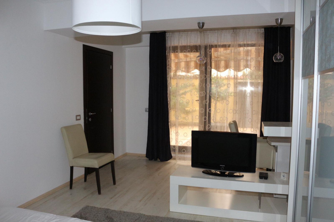 Apartament cu 3 camere în Herăstrău, grădină proprie