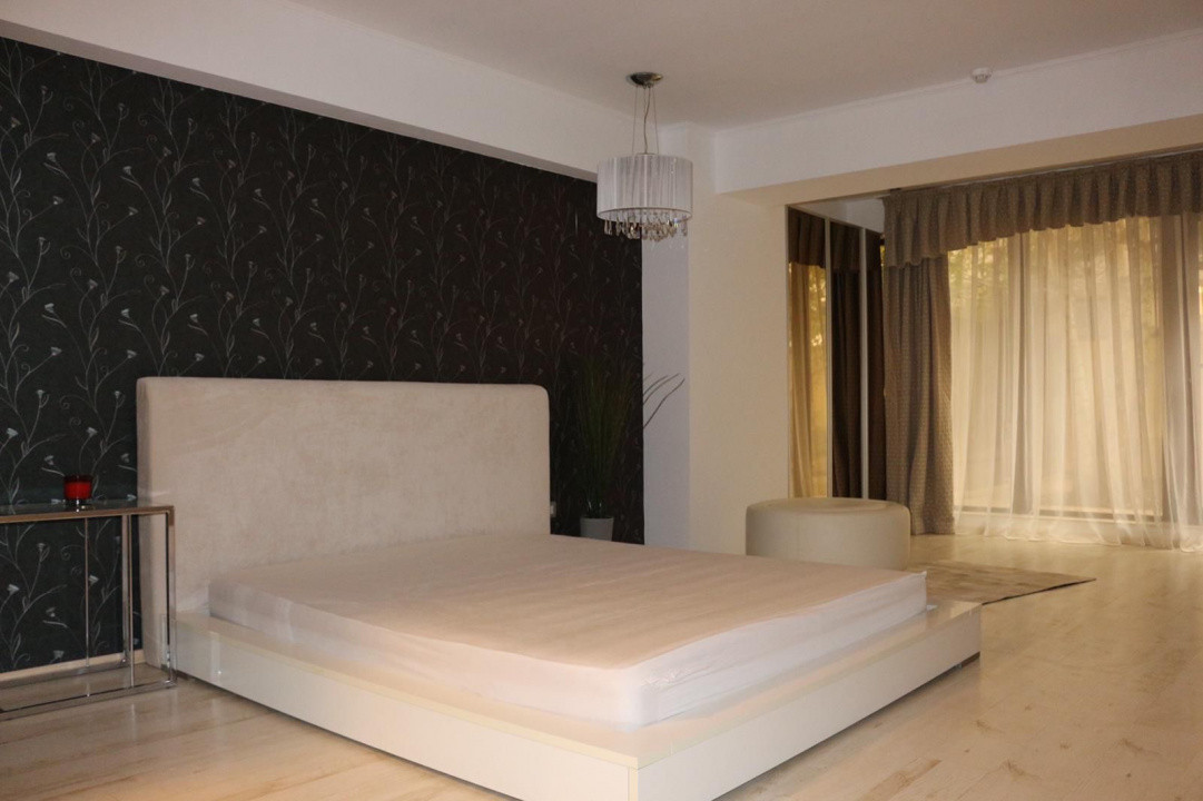 Apartament cu 3 camere în Herăstrău, grădină proprie