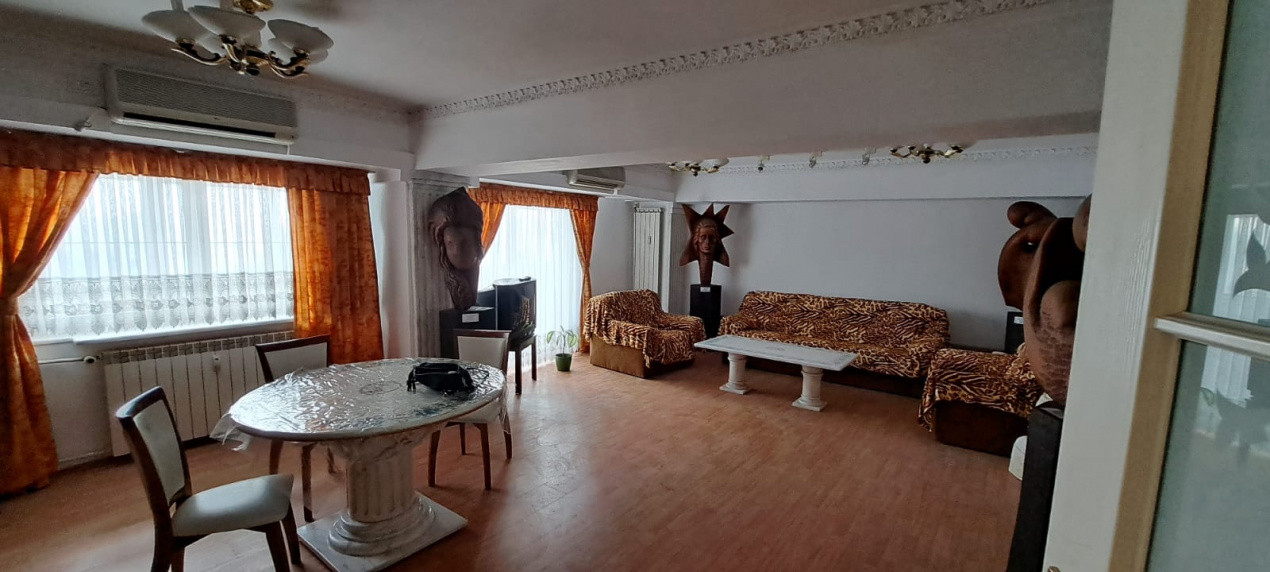 de inchiriat apartament 3 camere Decebal