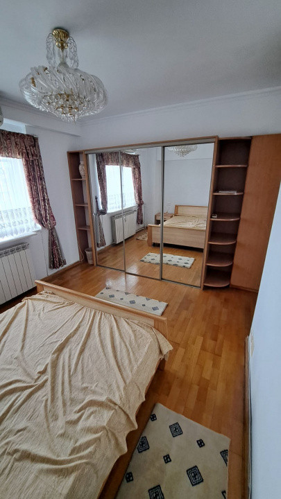 de inchiriat apartament 3 camere Decebal