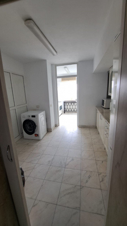 de inchiriat apartament 3 camere Decebal