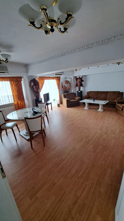 de inchiriat apartament 3 camere Decebal