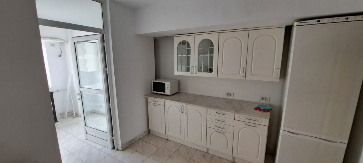 de inchiriat apartament 3 camere Decebal