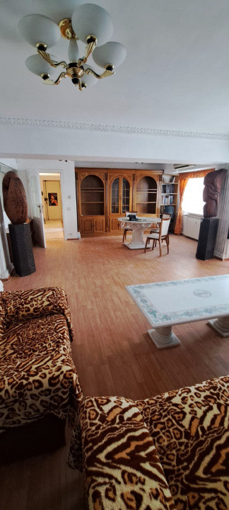 de inchiriat apartament 3 camere Decebal