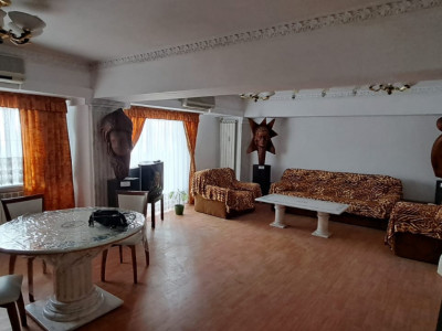 de inchiriat apartament 3 camere Decebal