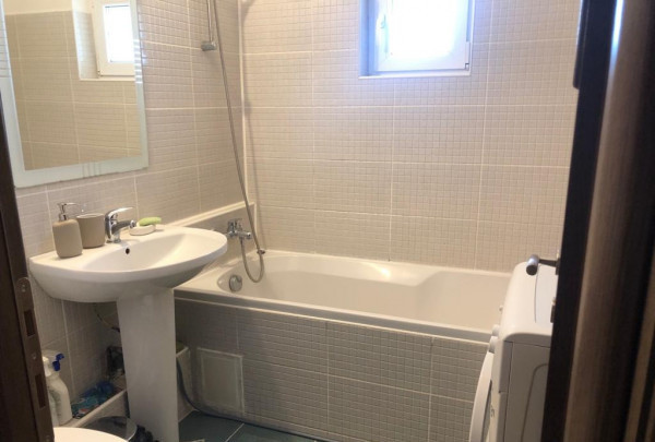 Proprietar: inchiriez ap 2 cam modern Tineretului 2min de parc