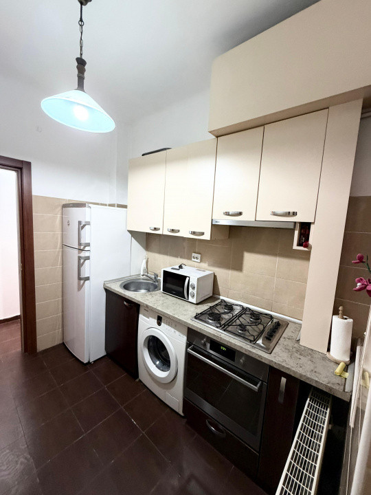 de inchiriat apartament 3 camere Stefan Cel Mare