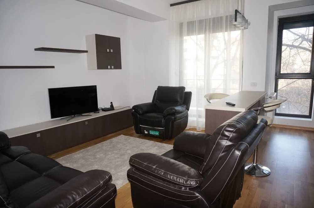 De inchiriat apartament cu 3 camere  in Herastrau 
