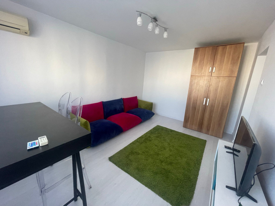 Închiriez apartament 2 camere – Piața Victoriei