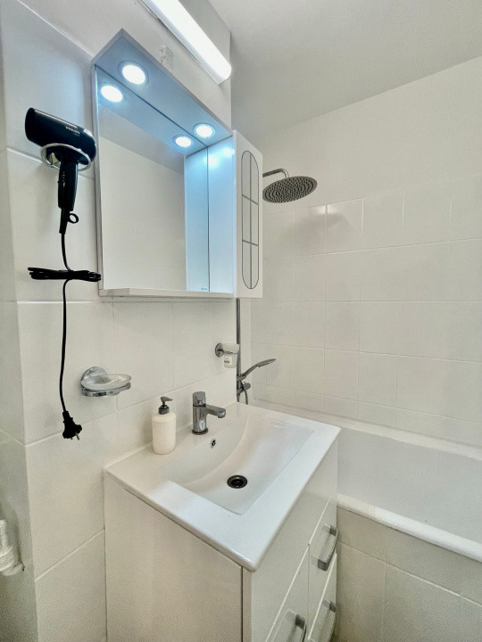 Închiriez apartament 2 camere – Piața Victoriei