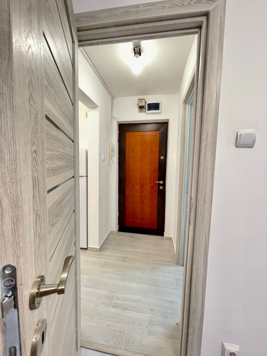 Închiriez apartament 2 camere – Piața Victoriei