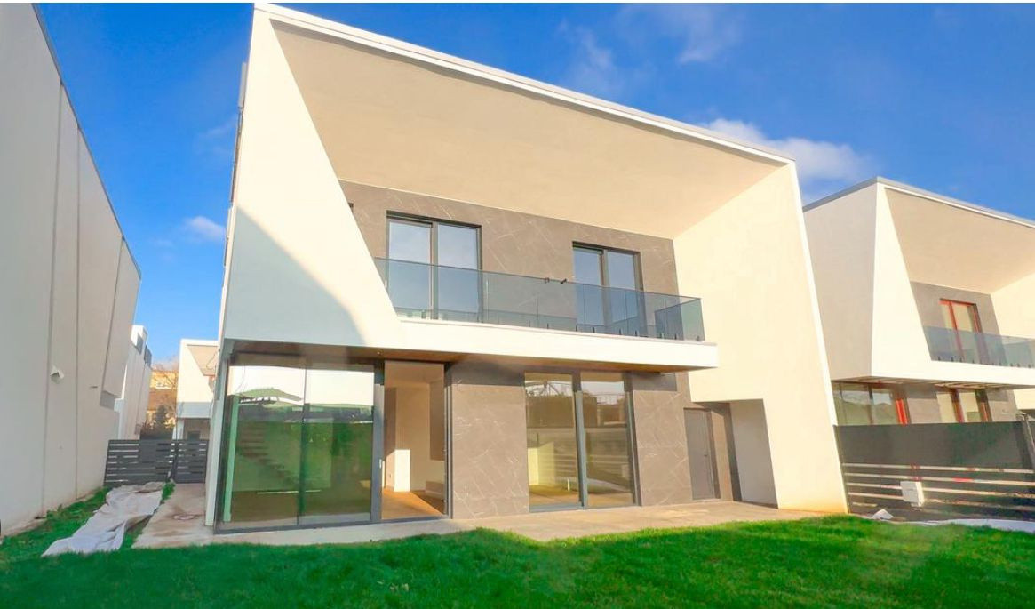 Casă modernă cu 5 camere și piscină pe acoperiș – Serenity Residence Voluntari